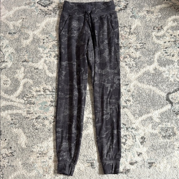 Lululemon Ready To Rulu Pant in Incognito Camo HTR Black / Black - Picture 1 of 9